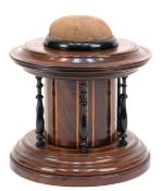 Biedermeier-Behälter für Nähutensilien, Mahagoni mit Intarsien, in Form eines von Säulen getragenen