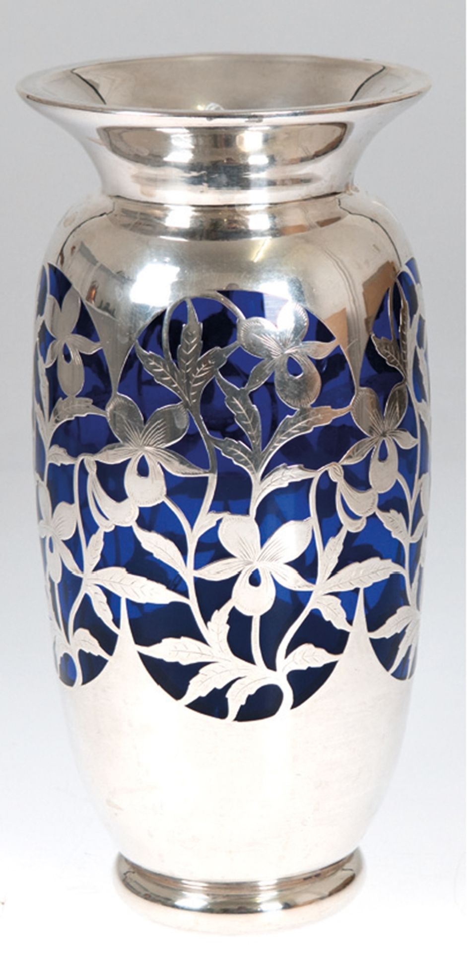 Silber-Overlay-Vase, gestempelt, Spahr 1000, blauer Glaskorpus mit floral durchbrochener Silberaufl