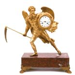 Empire-Uhr, feuervergoldet, Bekrönung "Chronos der die Zeit überdauert", auf rechteckigem Marmorsoc