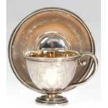Tasse mit UT, 800er Silber, ca. 85 g, Rand mit Perlfries, floral ziseliert, innen vergoldet, H. 6 c