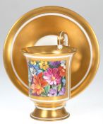 KPM-Tasse mit UT, 20. Jh., schauseitig polychrome Blumenmalerei, reich vergoldet, Glockenform, Rose