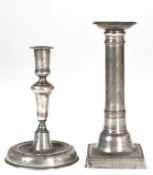 2 diverse Zinn-Leuchter, 18. Jh. und 19. Jh., Barock-Leuchter mit aufgewölbtem Rundfuß, gegliederte