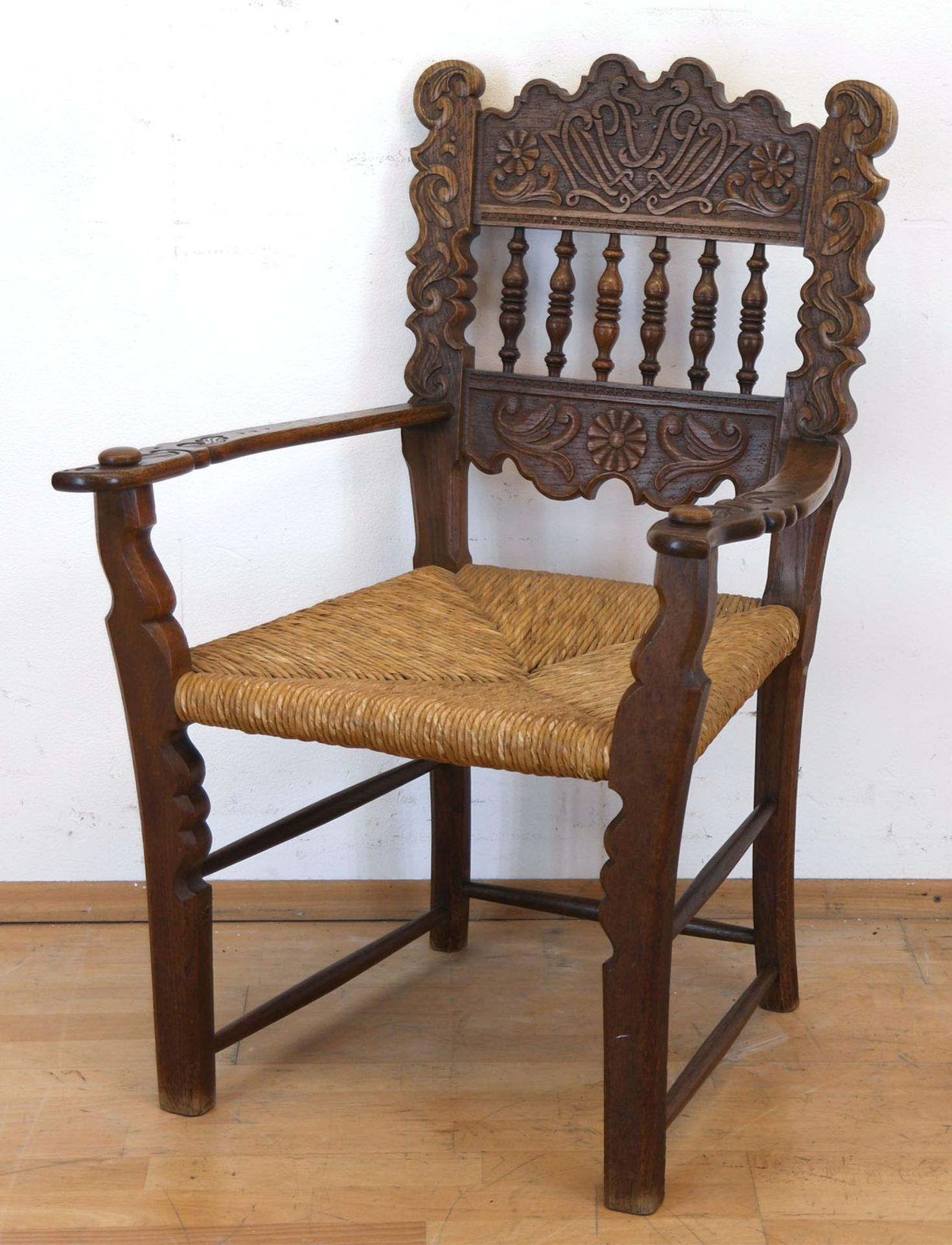Armlehnstuhl, um 1900, Eiche, Sitz mit Binsengeflecht, reich beschnitzte Rückenlehne mit gedrechsel - Image 2 of 2