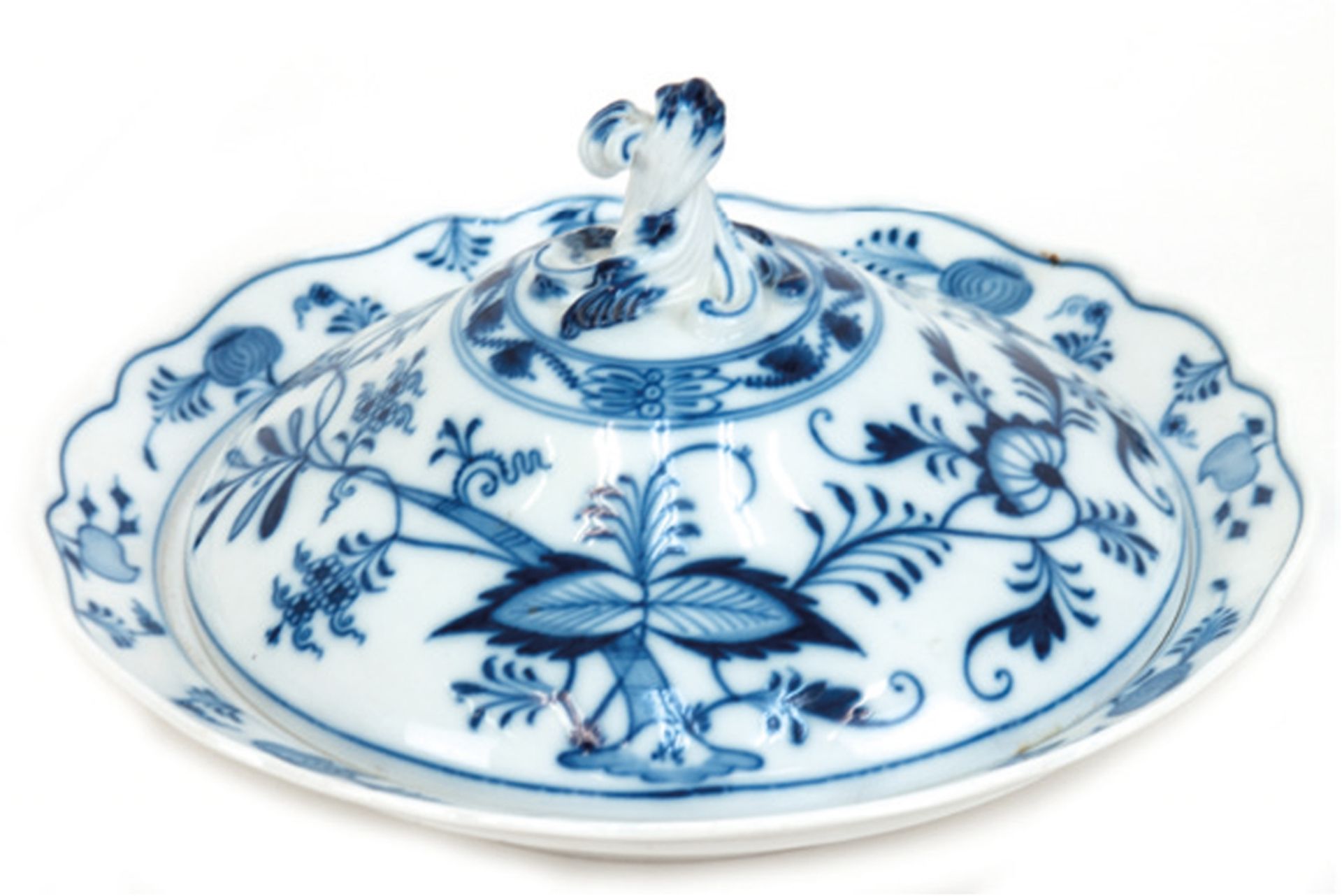 Meissen-Deckelschale, um 1900, Zwiebelmuster, Neuer Ausschnitt, H. 13 cm, Dm. 28 cm