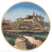 Großer Mettlach-Teller, Villeroy & Boch, Schloßmarke, Nr. 2518, polychrom bemalter Ritzdekor einer 