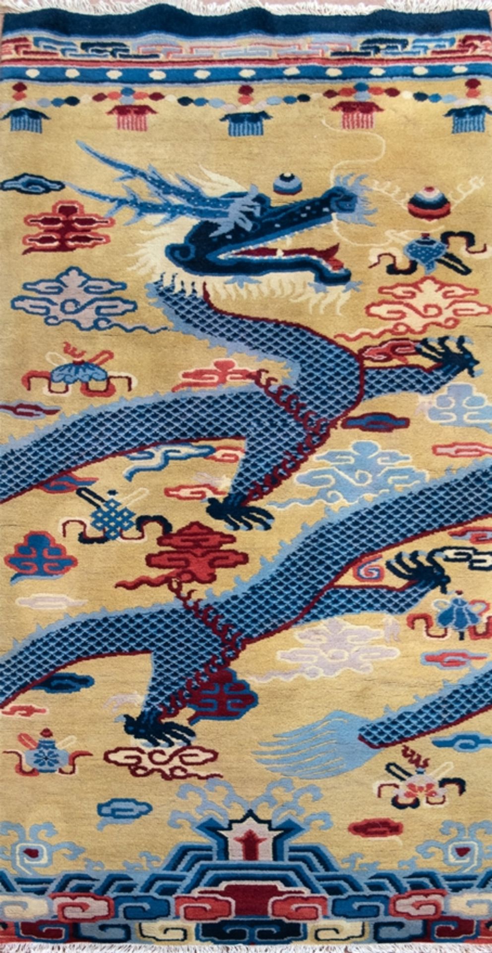 2 Säulen-Teppiche, China, blau geschuppter Drache auf goldgelbem Grund, roter und blauer Ornamentde - Bild 2 aus 2