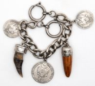Trachtenkettchen, Metall, mit 5 Anhängern in Form von Tierzähnen und Münzen, beidseitig großer Fede