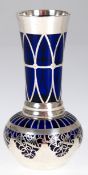 Vase, blaues Glas mit Silveroverlay 1000/1000, H. 15 cm