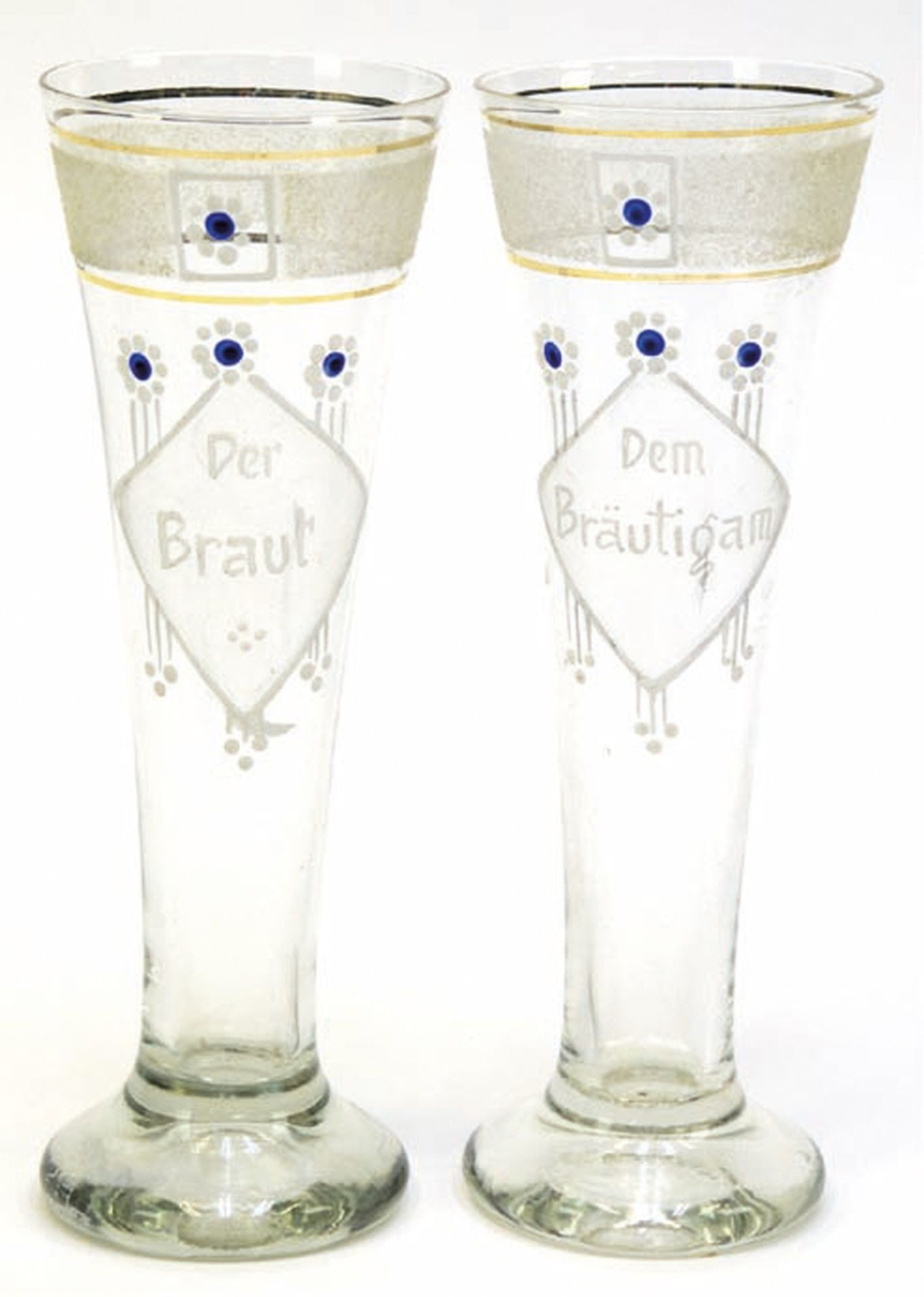 2 Jugendstil-Sektgläser, mit Emailmalerei "Der Braut" und "Dem Bräutigam", H. 22,5 cm