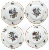 4 Meissen-Beilagenteller, Knaufzeit (1850-1924), Buntes Blumenbukett und Insekten mit Goldkonturier