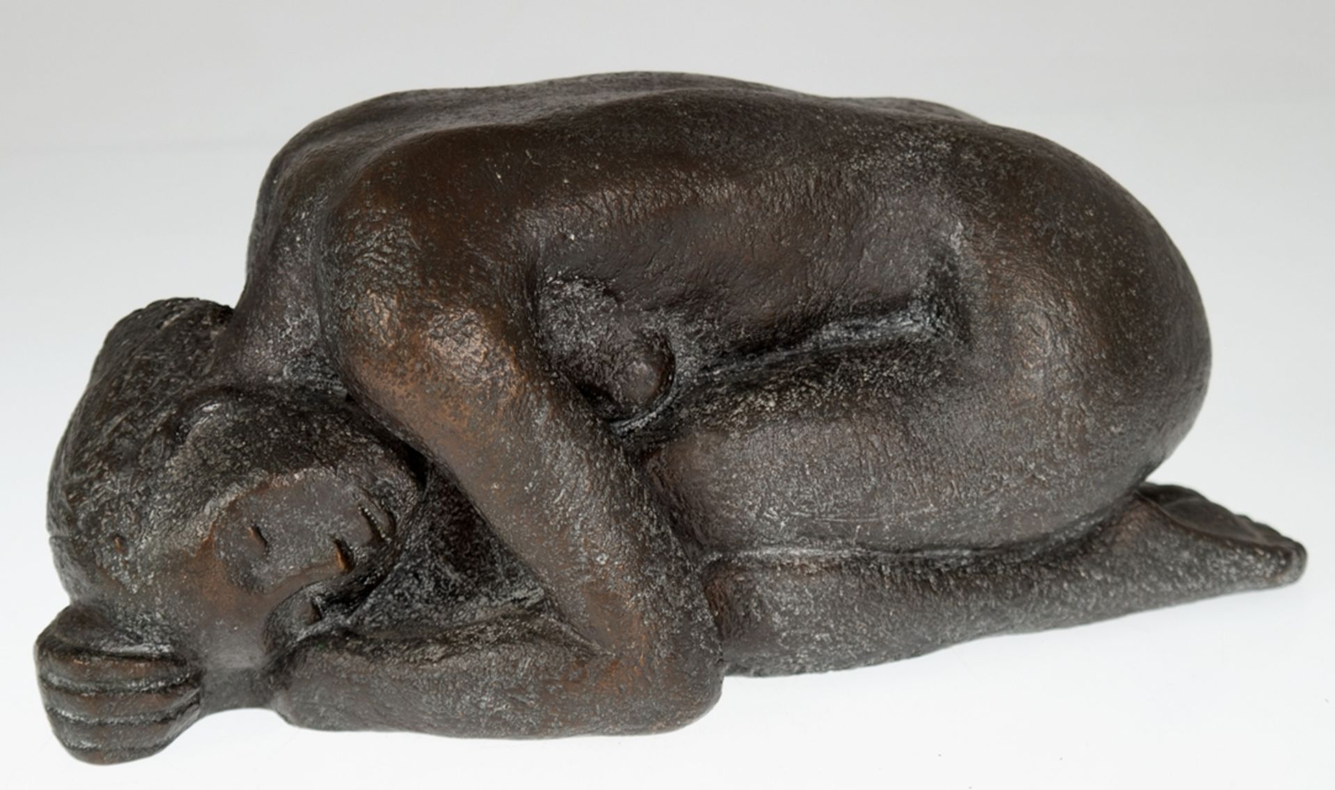Maren Lipp ( 1926-20159) "Kauernder weiblicher Akt", Bronze, dunkel patiniert, monogr. "ML", datiert