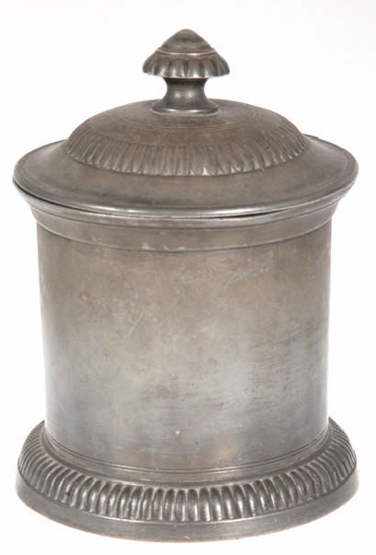 Zinn Teedose, Frankreich um 1880, punziert, reliefierter Stand und Deckel, H. 15 cm, Dm. 12 cm