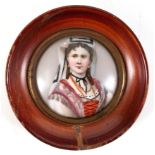 Miniatur um 1900, "Porträt einer Dame in Tracht", Öl/Porzellan, Dm. 6 cm, Rahmen