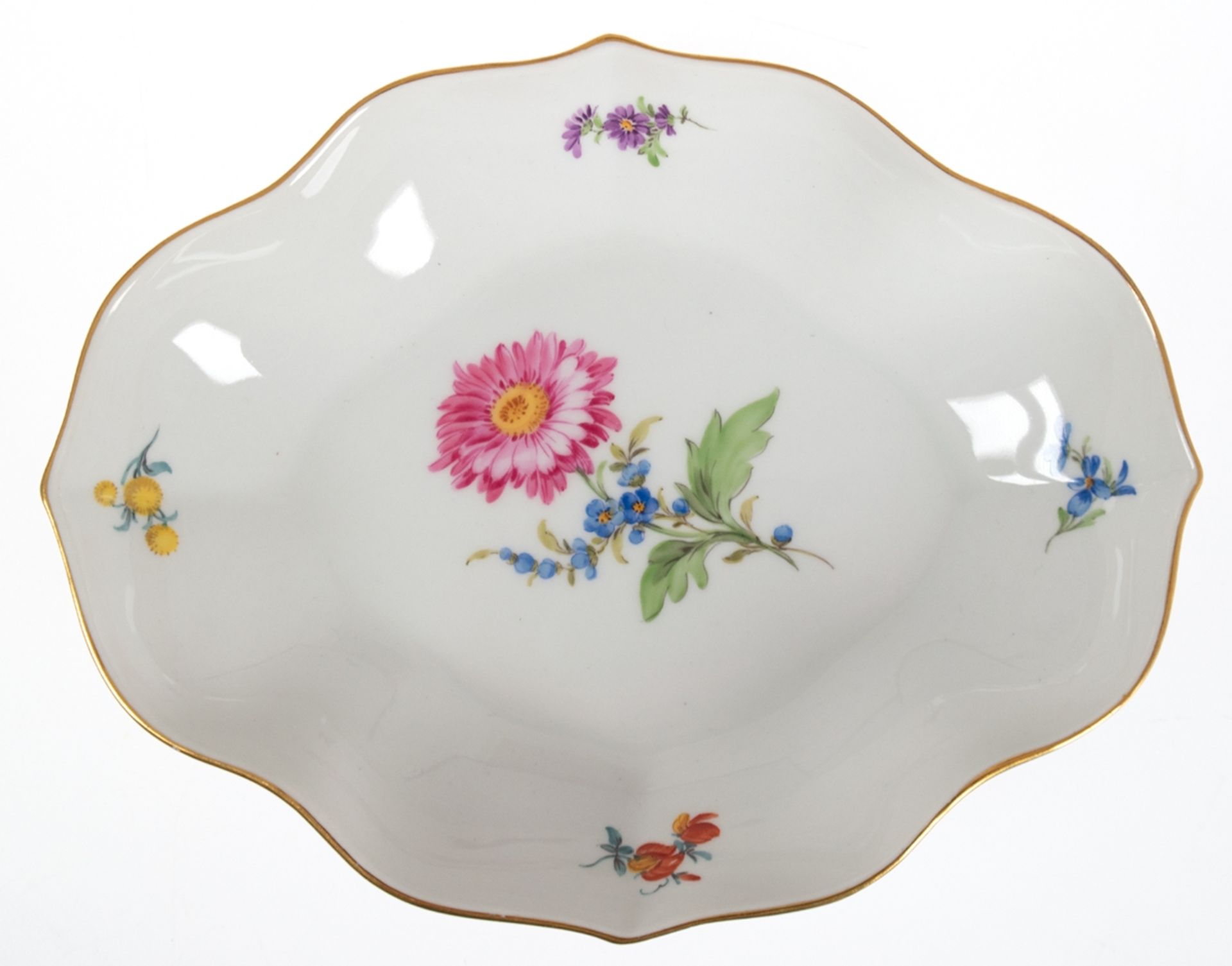 Meissen-Schälchen, Bunte Blume 2, oval mit Goldrand, Unterglasur blaue Schwertermarke, 2 Schleifstr