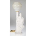 Figürliche Tischlampe "Herr im Wind an Straßenlaterne stehend", um 1970, Keramik, weiß glasiert, or