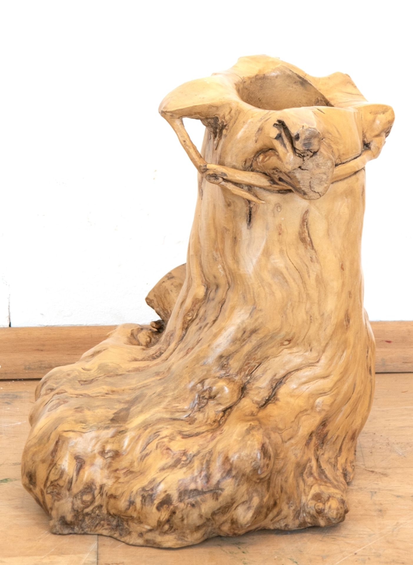 Holz-Vase, um 1960, ausgehöhlte Weinrebe, poliert, Rand mit kl. Schwundrissen, H. 31 cm