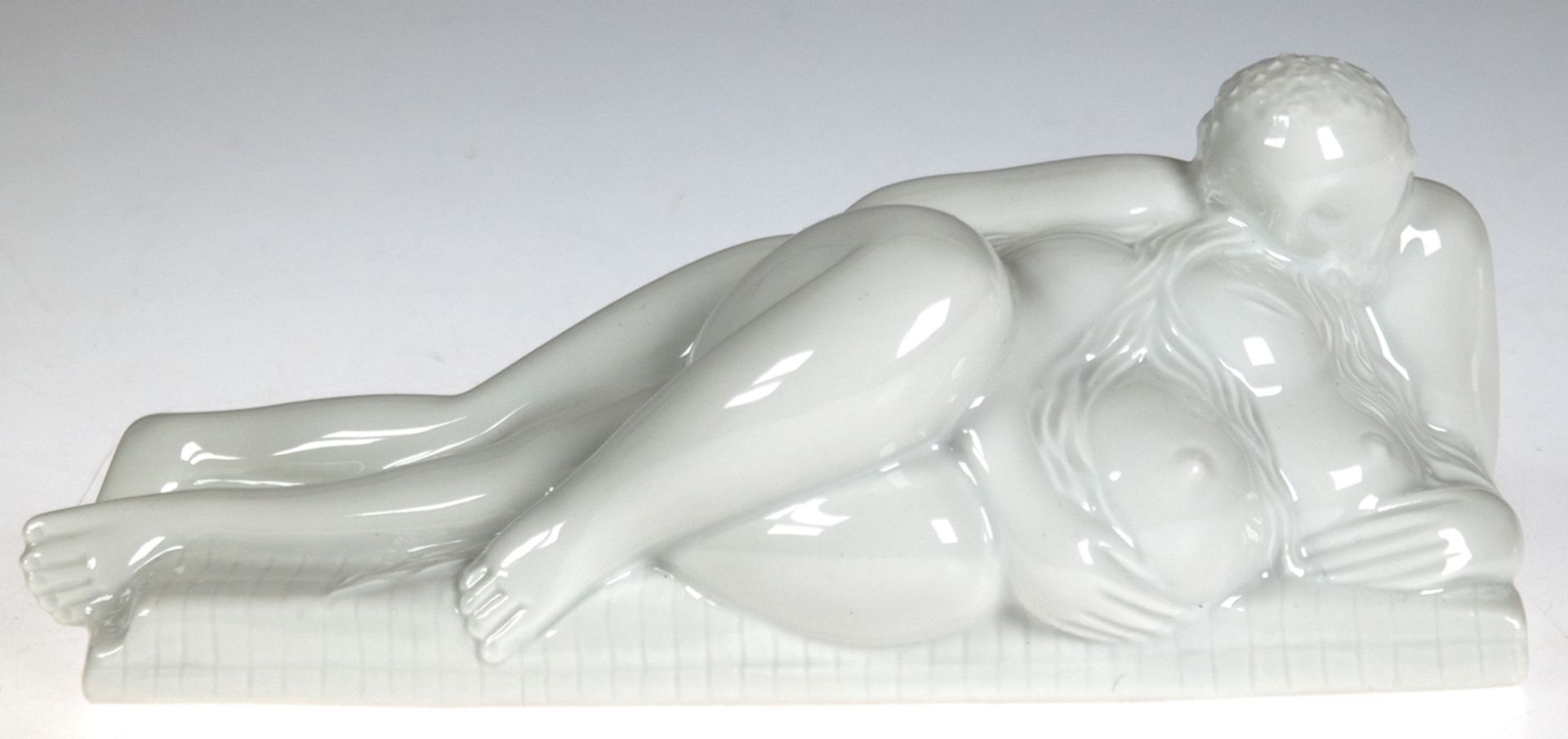 Meissen-Figur "Paar beim Liebesspiel" Entwurf Peter Makolis (geb. 1936 in Königsberg- ansässig in D