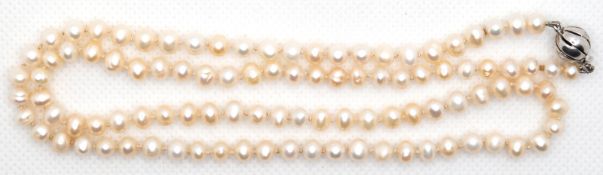 Perlenkette, einzeln geknotet, 925er Silber-Verschluß, Perlen-Dm. ca. 5 mm, Ketten-L. ca. 55 cm