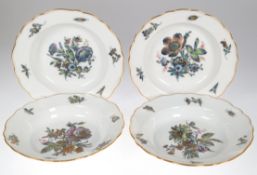 4 Meissen-Suppenteller, Knaufzeit (1850-1924), Buntes Blumenbukett und Insekten mit Goldkonturierun