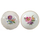 2 Kleine Meissen-Schälchen, Bunte Blume 3, mit Goldrand, 1. Wahl, Dm. 8 cm