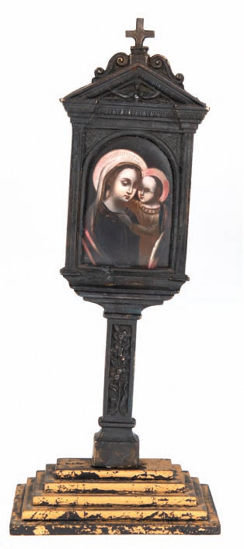 Marterl, 19. Jh., Bronze mit bemalter Porzellan-Platte "Madonna mit Kind", auf gestuftem Holzsockel