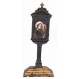 Marterl, 19. Jh., Bronze mit bemalter Porzellan-Platte "Madonna mit Kind", auf gestuftem Holzsockel