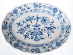 Meissen-Platte, oval, Zwiebelmuster, Neuer Ausschnitt, 1. Wahl, L. 36 cm