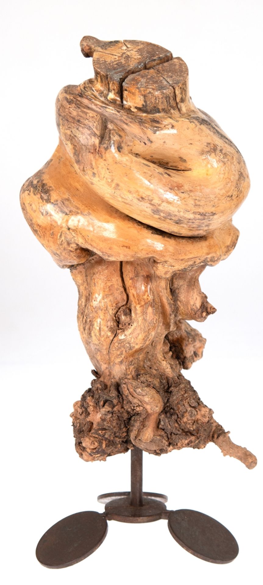 Holzskulptur "Rebe", auf Metallfuß, Weingut Göbel, Cochem/Mosel um 1967, Schwundriß, H. 41 cm