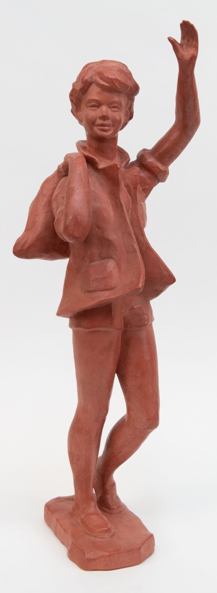 Sersté, Paul (1910-2000) "Winkender Junge, einen kleinen Sack tragend", Terrakotta, auf Sockel sign
