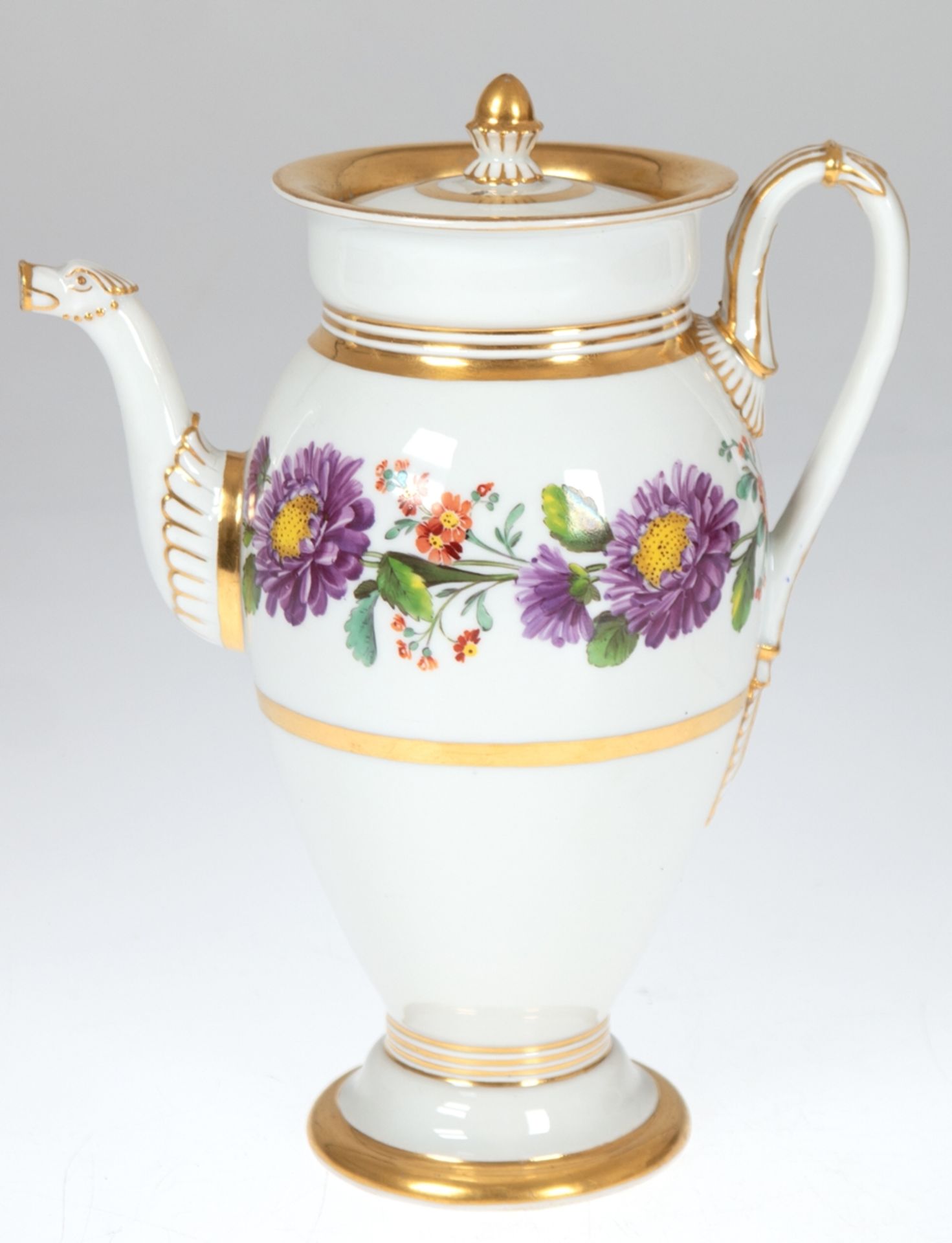 Meissen-Kaffeekanne, um 1810, Biedermeier-Form, polychrome Blumenmalerei,, Goldränder und -staffage