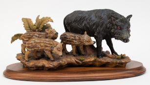 Granget, Gunther  (1932-2010) "Wildschweinrotte", Holz geschnitzt, polychrom staffiert, auf ovaler 