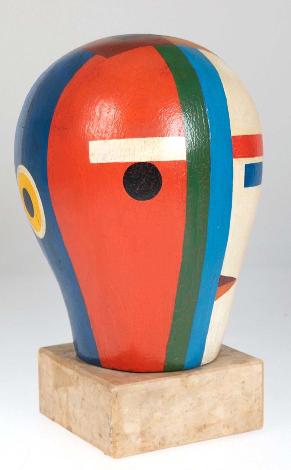 Skulptur "Kopf", Suprematismus, 1950er Jahre, Holz polychrom gefasst, H. 22 cm, auf Marmorsockel, G