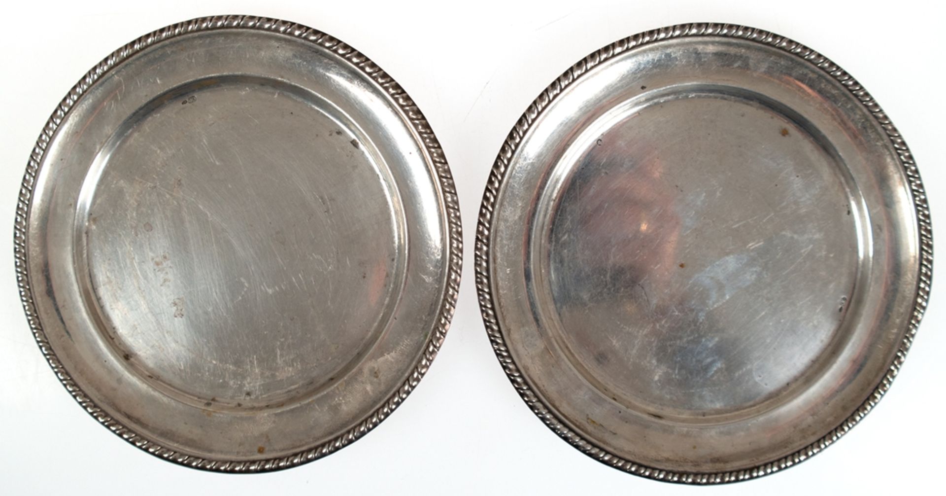 2 Tellerchen/Flaschenuntersetzer, 800er Silber, mit Kordelrand, Gebrauchspuren, zus.  ca. 169 g, Dm