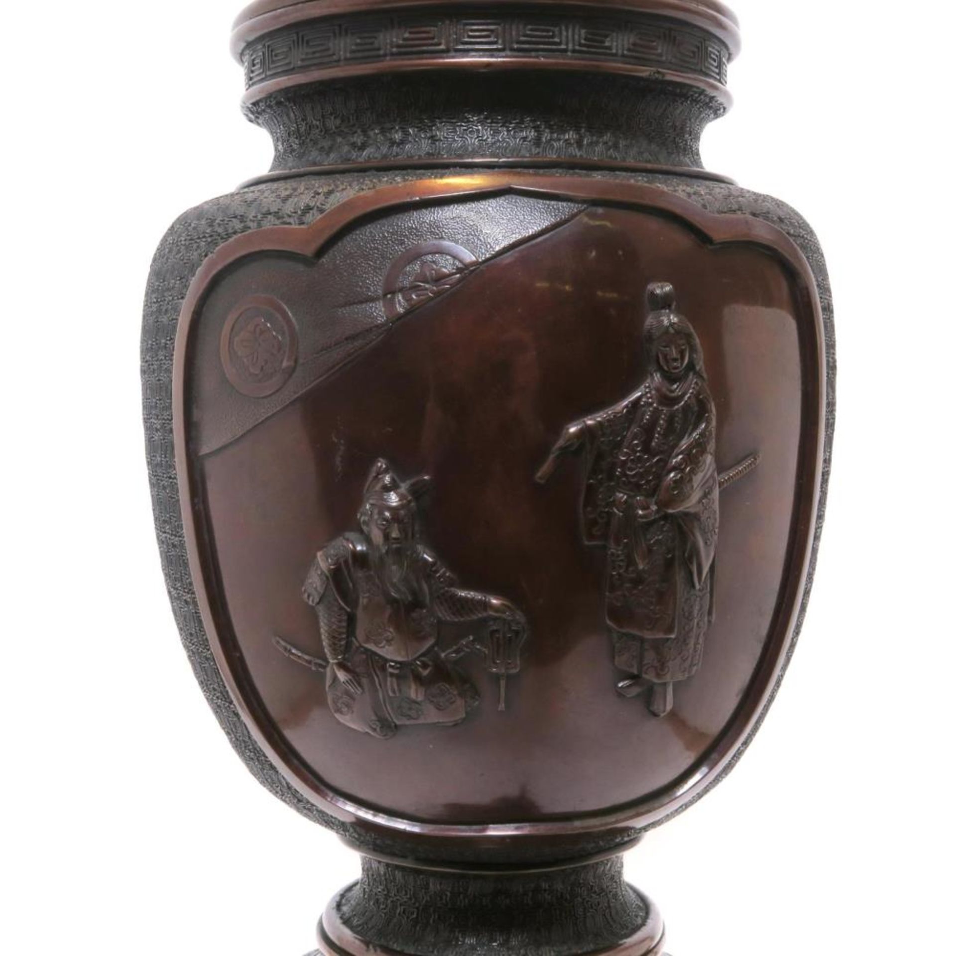 Koro. Bronze, schwarz und rotbraun patiniert - Image 2 of 5