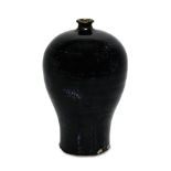 Meiping-Vase. Steinzeug, blauschwarze Glasur.