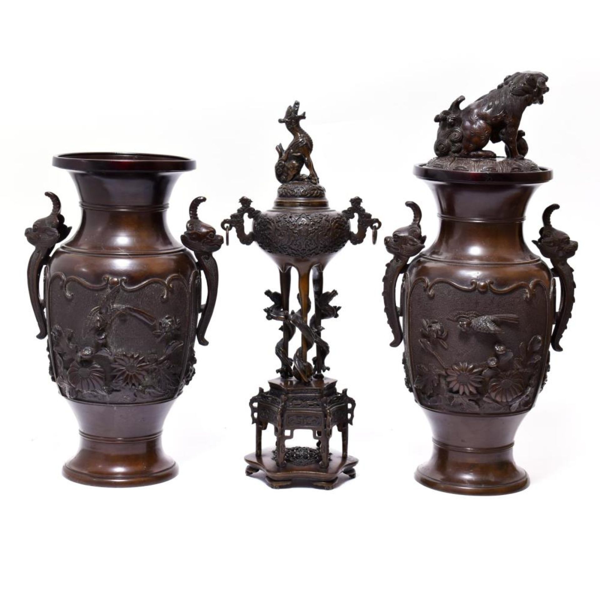 Schalengefäß und zwei Vasen. Bronze, braun patiniert. - Bild 2 aus 2