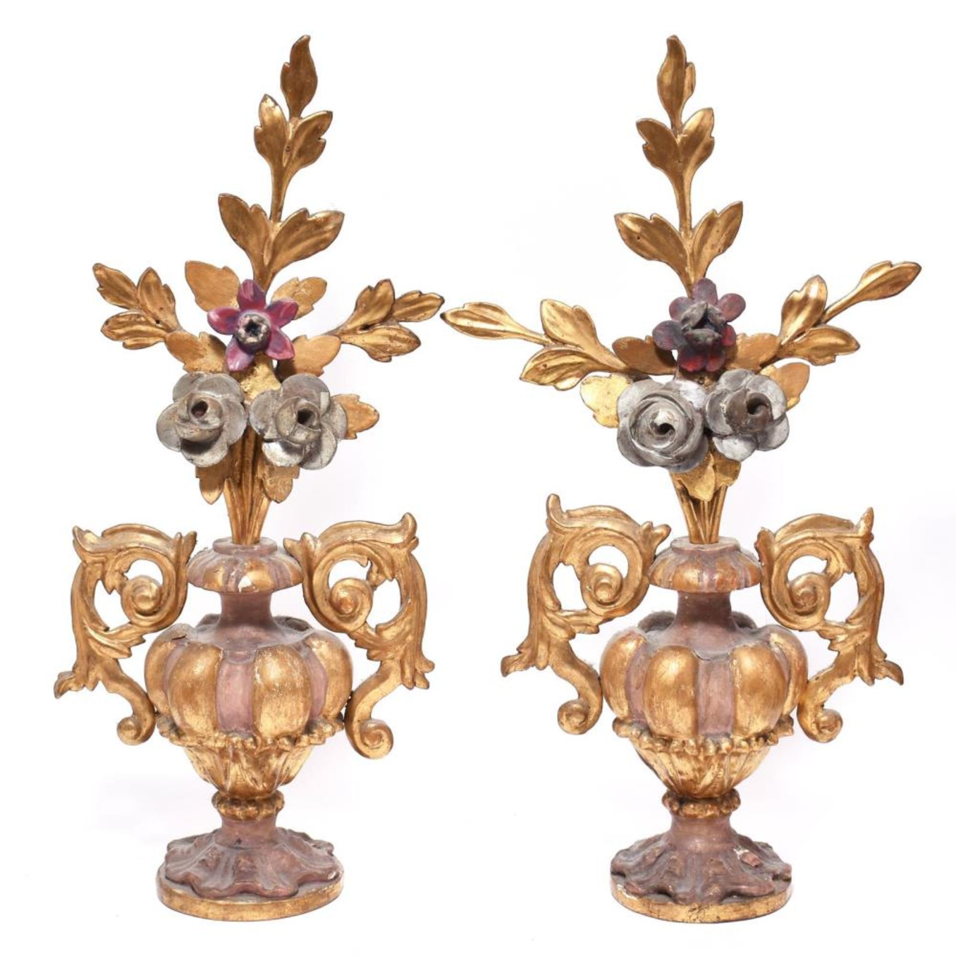 Zwei Paar Altarblumensträuße. Süddeutsch | Holz, tlw. Eisenblech, Farb- und Goldfassung. - Image 3 of 3