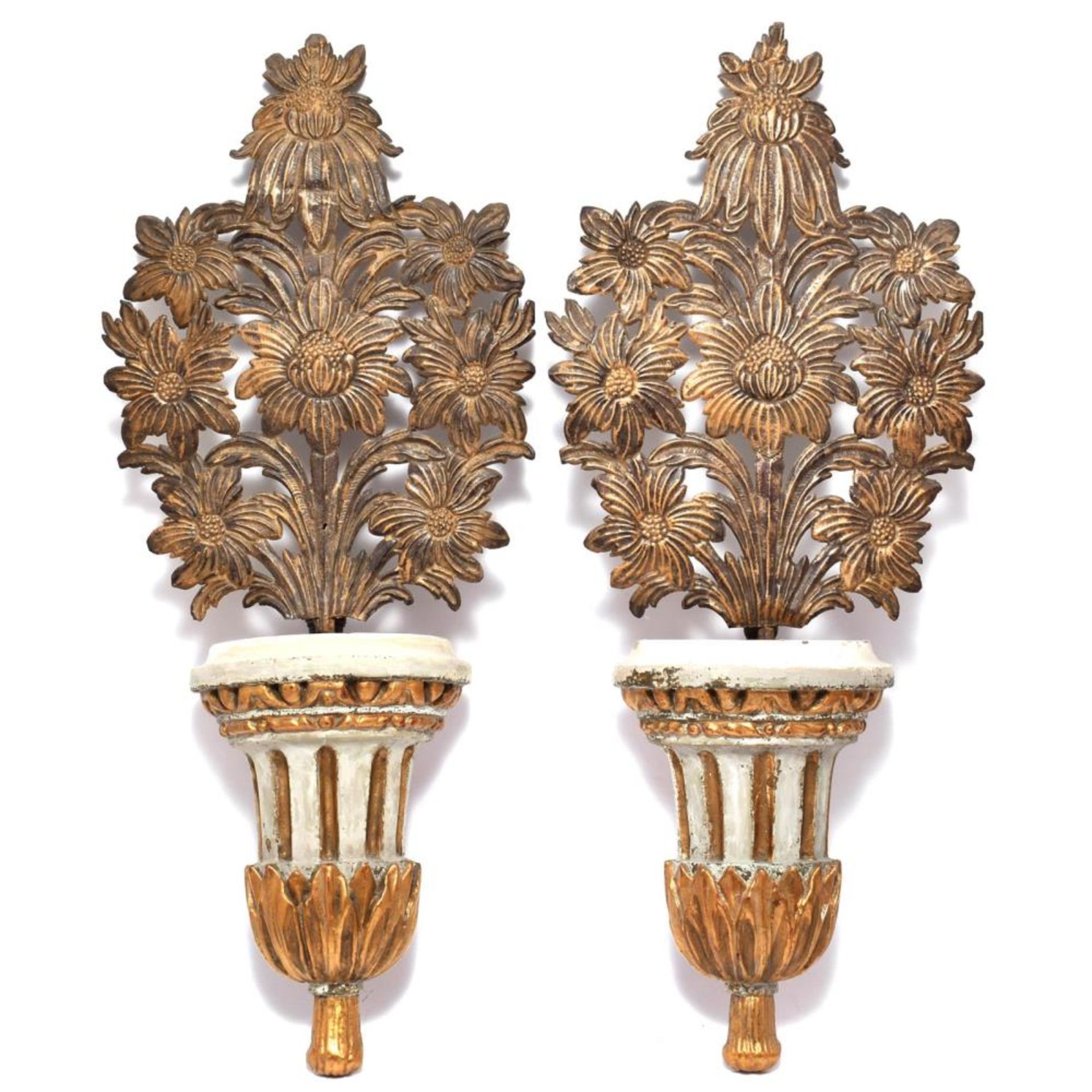 Zwei Paar Altarblumensträuße. Süddeutsch | Holz, tlw. Eisenblech, Farb- und Goldfassung. - Image 2 of 3