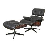 Eames Lounge Chair und Ottomane. Charles & Ray Eames, Entwurf 1956, spätere Ausführung Herman Miller