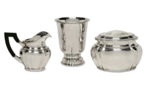 Becher und Milchkännchen. München, 20. Jh., M.T. Wetzlar | Silber, innen tlw. vergoldet.