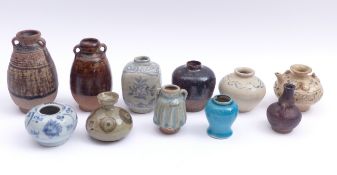 Kleine Sammlung von elf Miniatur-Vasen, Asien u.a., 9. - 18. Jh.