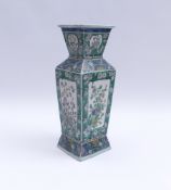 "Famille verte"-Vierkantvase, China, Qing-Dynastie