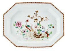 "Famille rose"-Platte mit Pfauendekor, China, Qing-Dynastie - 18./19. Jh.