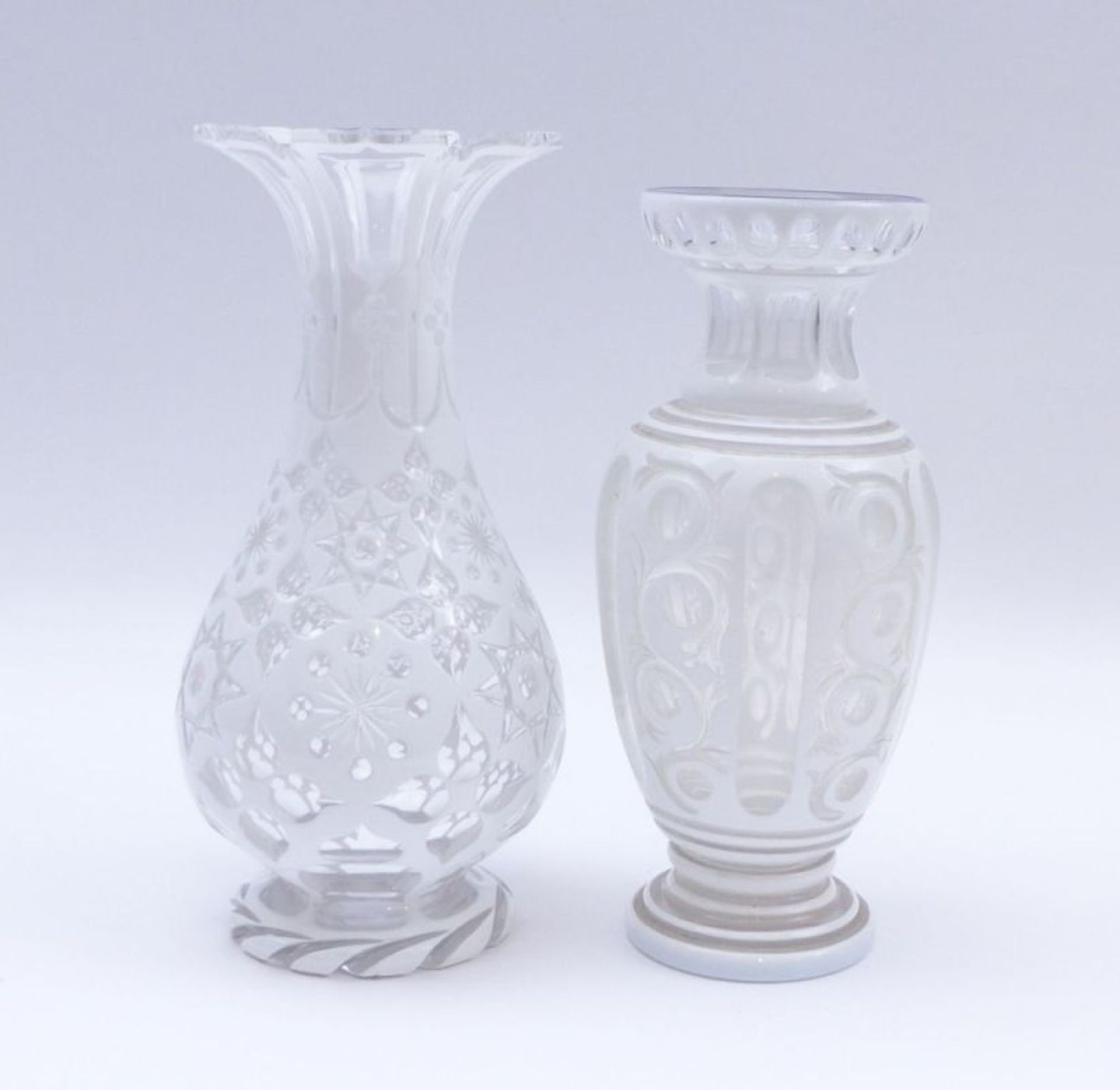 Zwei Vasen mit weißem Emaildekor, Böhmen, 20. Jh. - Image 3 of 3