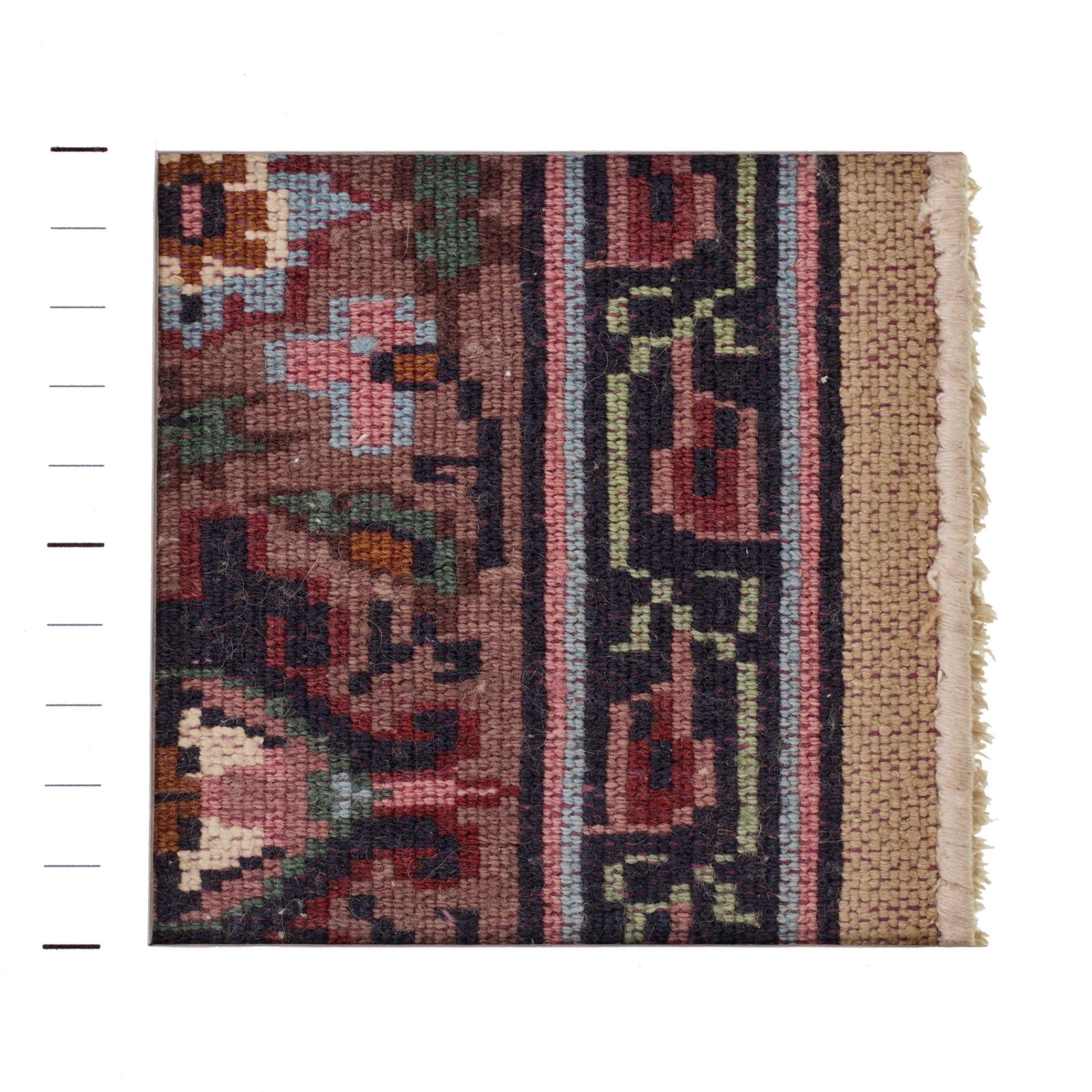 Teppich mit Vasenmotiv. In der Art von Hereke, wohl Türkei. Wohl 20. Jh. - Image 5 of 5