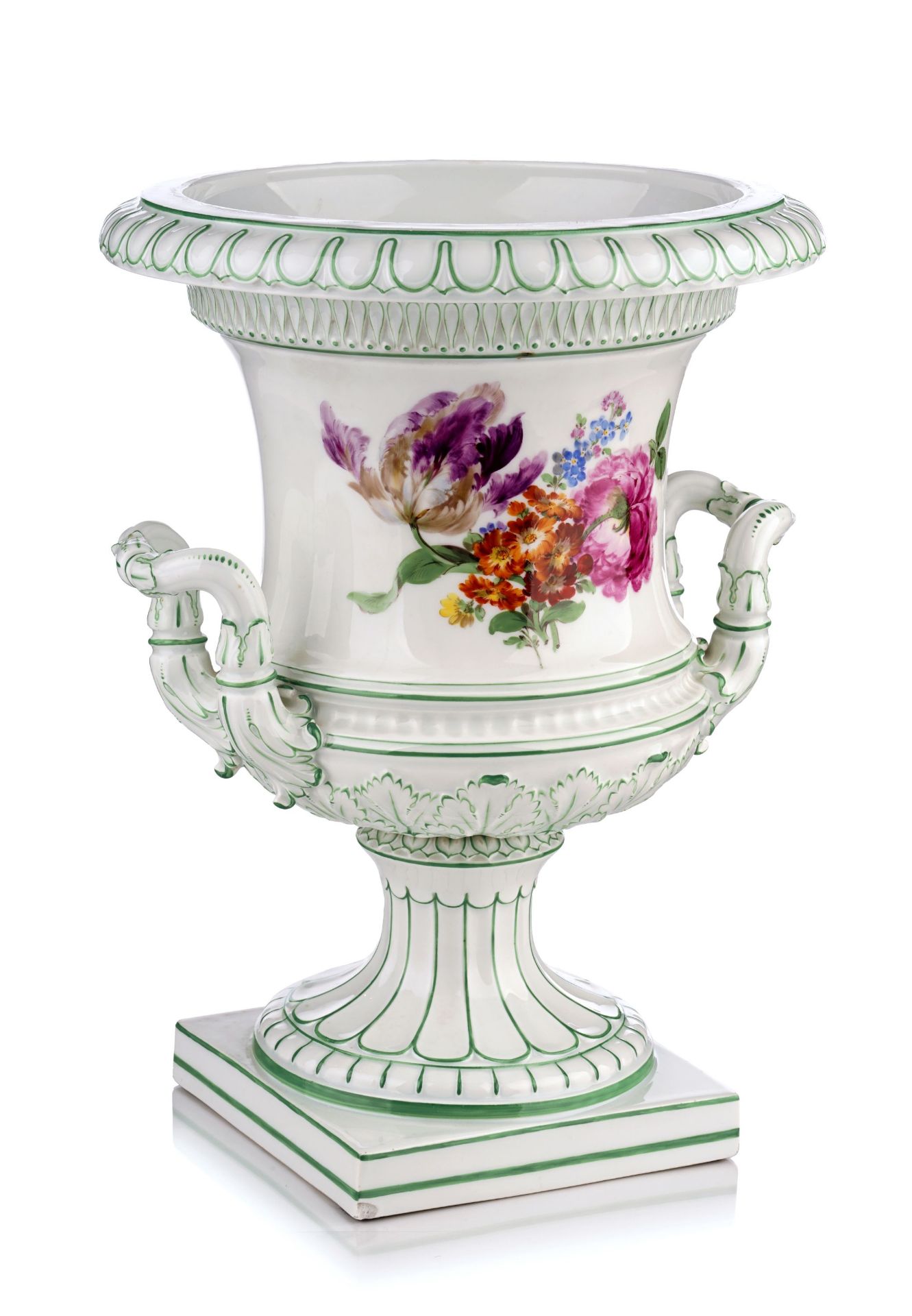 Große Kratervase mit zwei Blumenbuketts. Ernst August Leuteritz für Meissen. 1851.