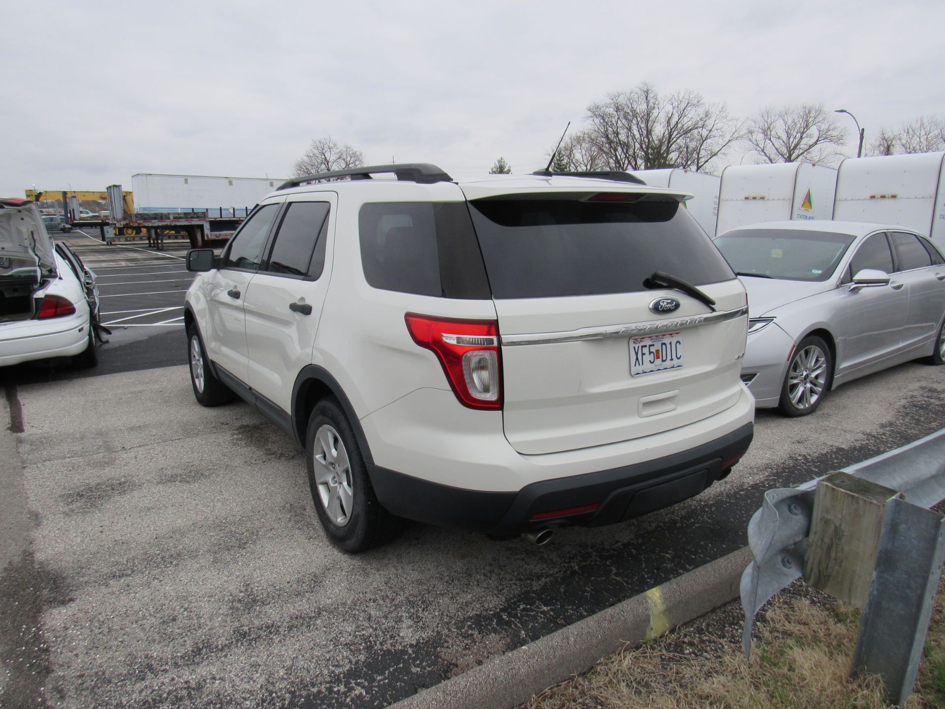 2011 Ford Explorer - Image 2 of 10