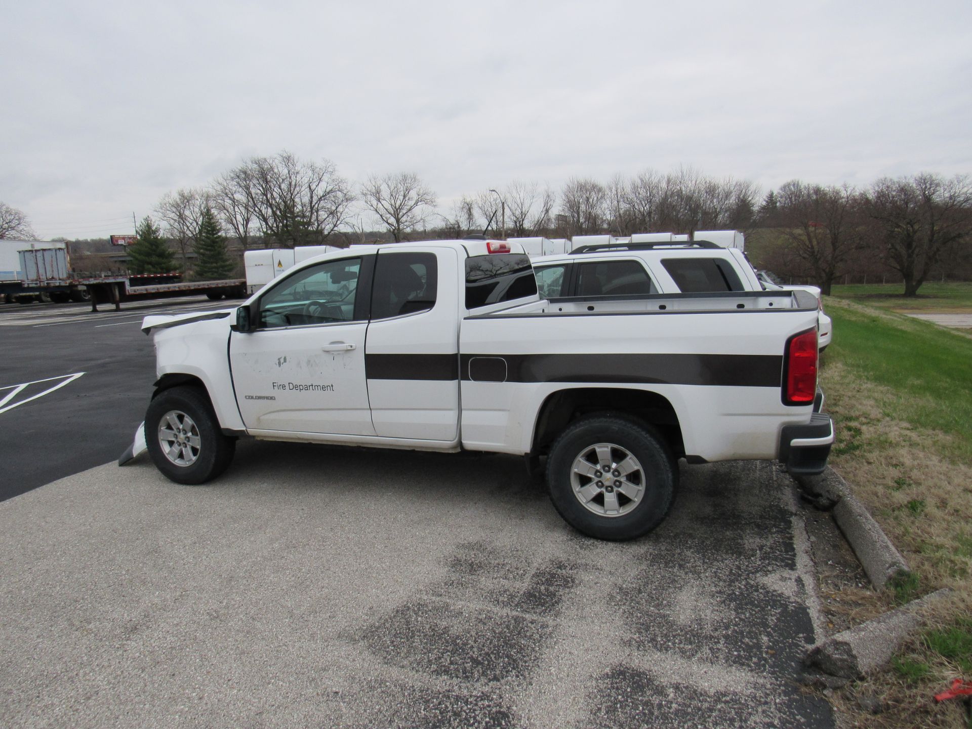 2015 Chevrolet Colorado Pickup Truck (Needs work, recently involved in a collision) - Image 3 of 11