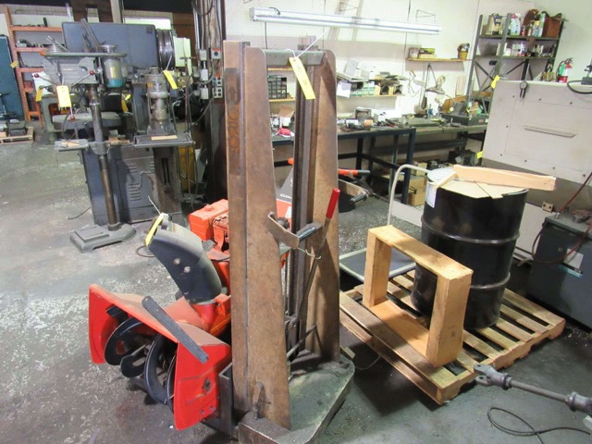 Crow Pallet Jack, Rigging Fee: $50 - Image 2 of 4