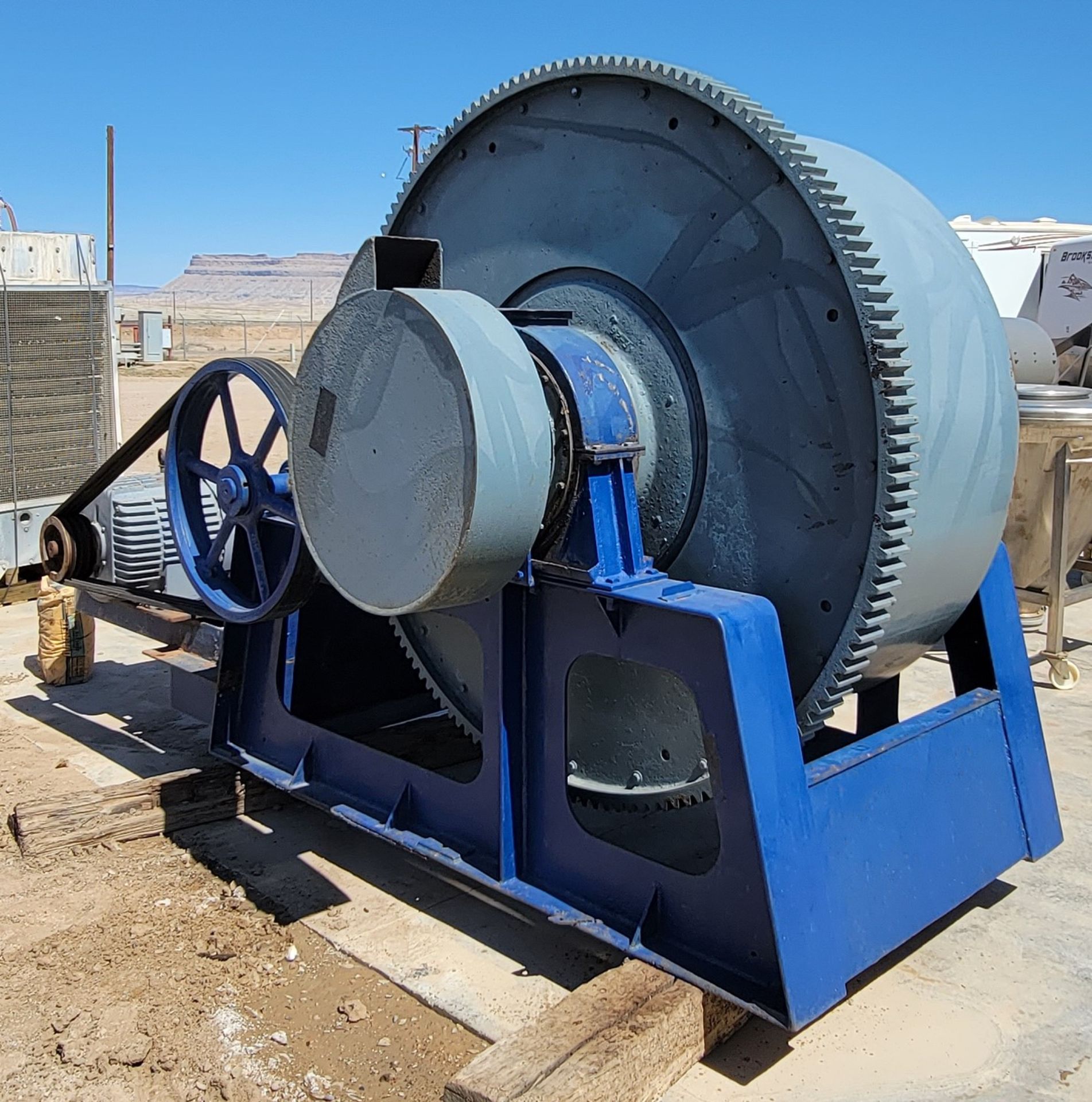 Consignment Lot: Skid Mounted Ball Mill Diameter 6' x 6', Shell 3/8'' Thick. Steel Lifters - Image 2 of 4